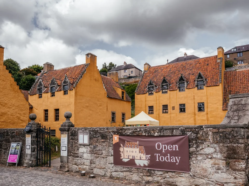 Culross palace and harbour — Outlander's Cranesmuir village Scotland