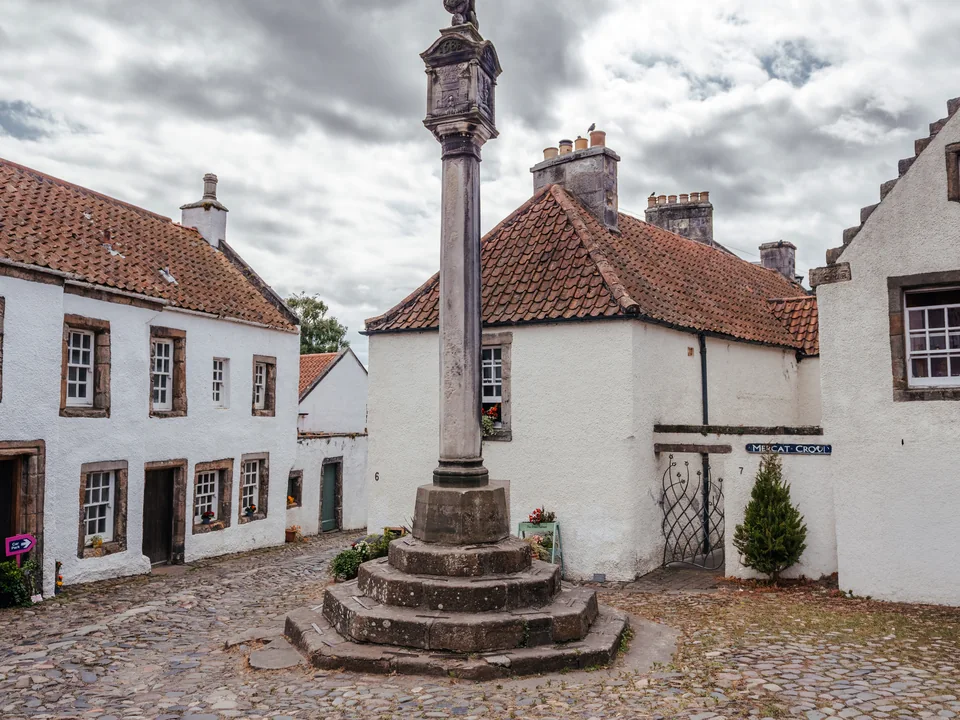 Culross cobbled streets — Outlander filming location Fife