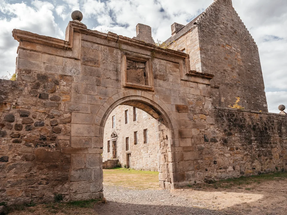 Midhope Castle tower house — the Lallybroch exterior from Outlander